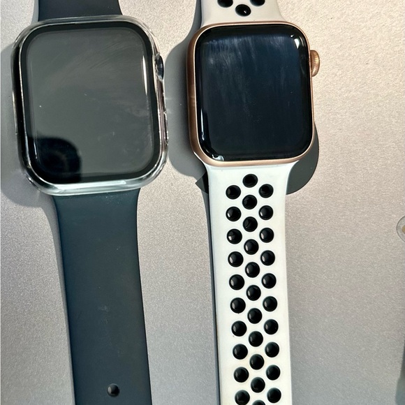 Series 7 45 mm Apple Watch with navy blue band.